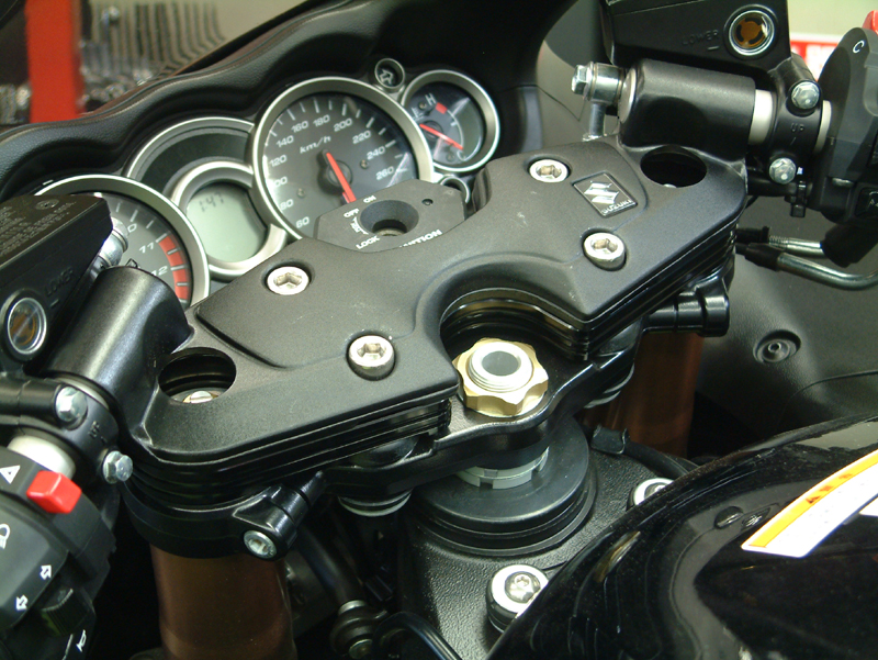 08~GSX1300R 隼用ポジションアップスペーサー - メディア